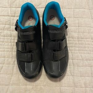 Clip in stationary cycling shoes - size 39 (7.5 womens)
